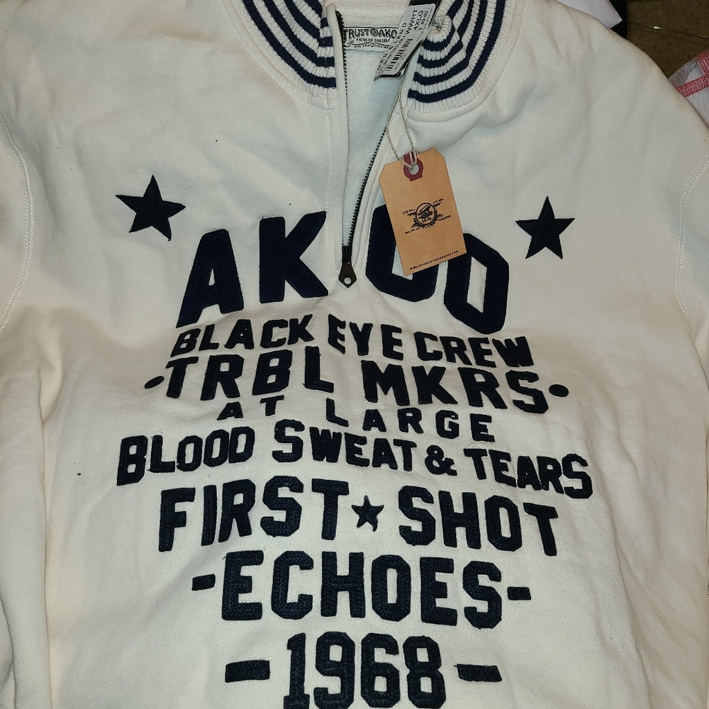 New with tag Akoo Sweater 4XLG